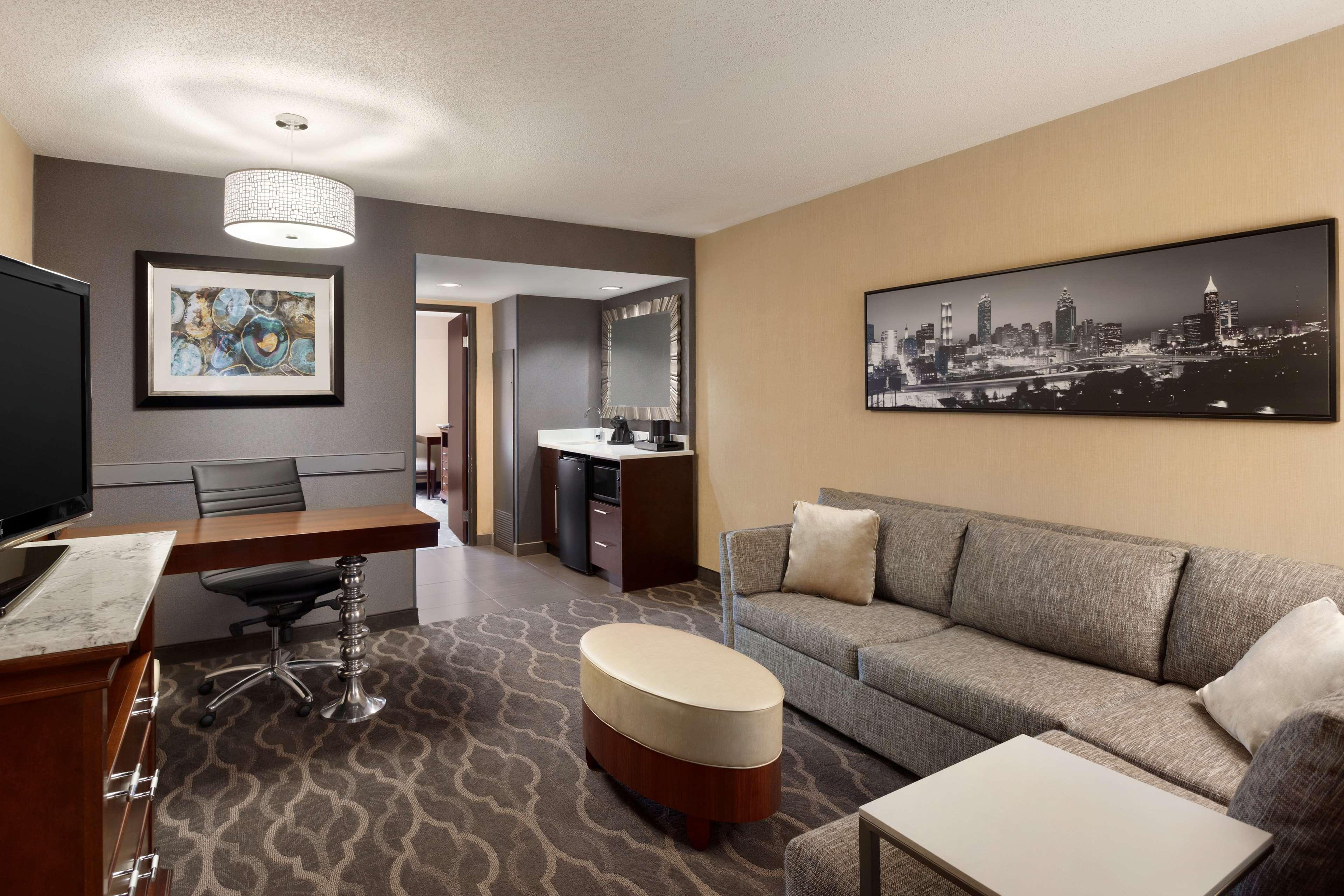 Embassy Suites By Hilton Atlanta Airport College Park Exterior foto