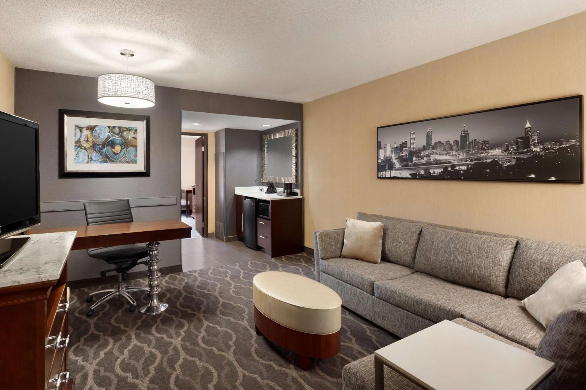 Embassy Suites By Hilton Atlanta Airport College Park Exterior foto
