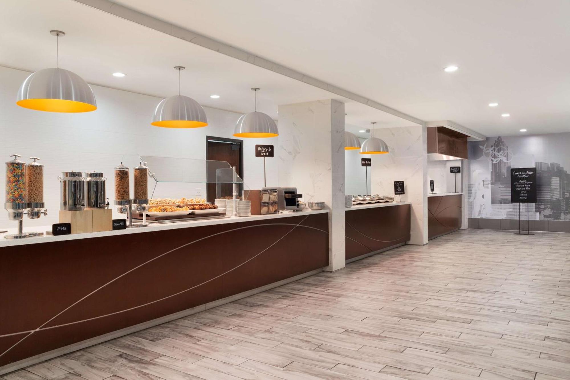 Embassy Suites By Hilton Atlanta Airport College Park Exterior foto