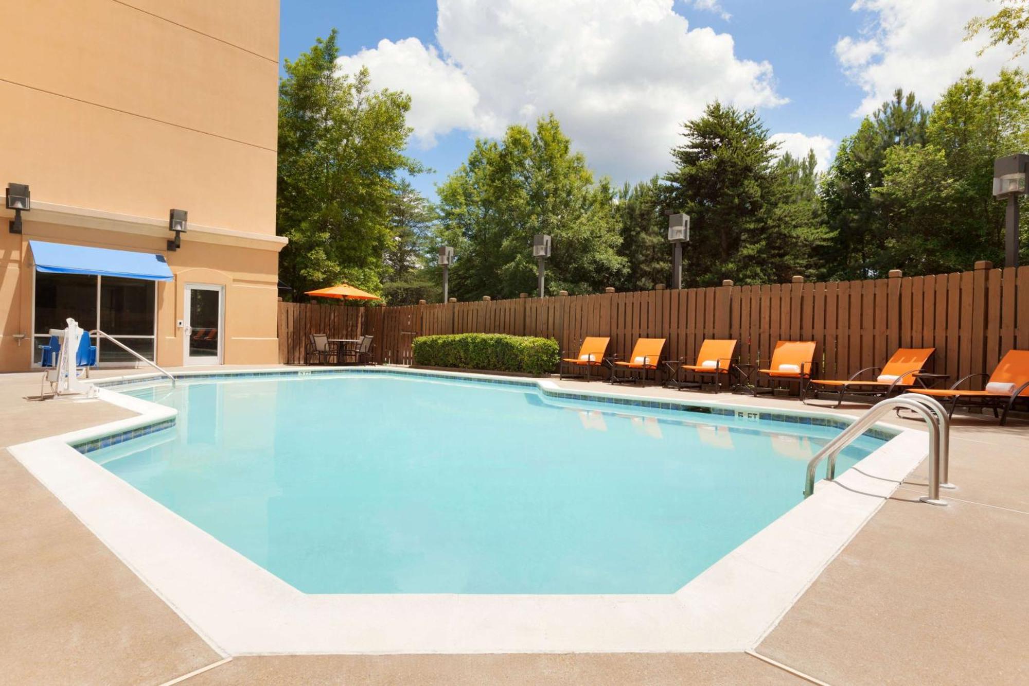 Embassy Suites By Hilton Atlanta Airport College Park Exterior foto