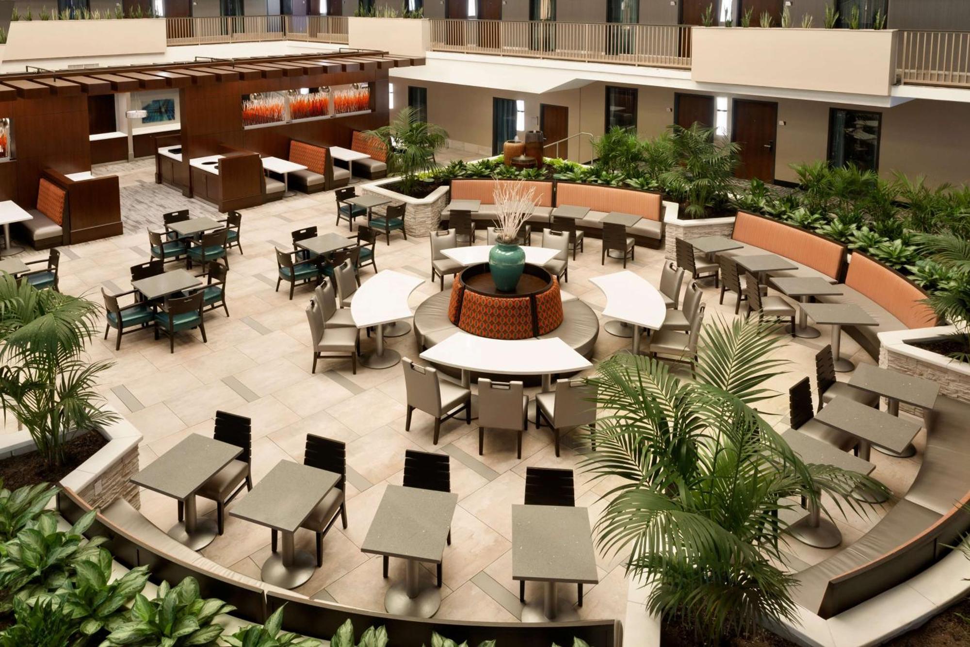 Embassy Suites By Hilton Atlanta Airport College Park Exterior foto