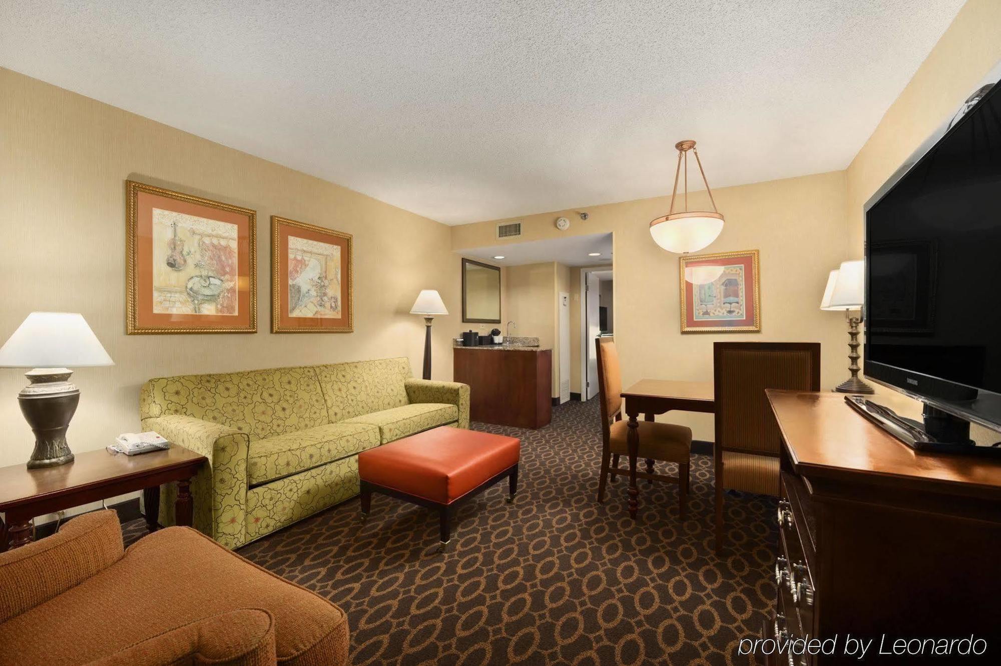 Embassy Suites By Hilton Atlanta Airport College Park Exterior foto